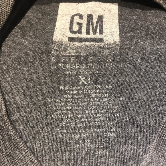 Camaro Z28 short sleeve XL tee shirt. Grey with yellow stripe and red - Picture 6 of 7